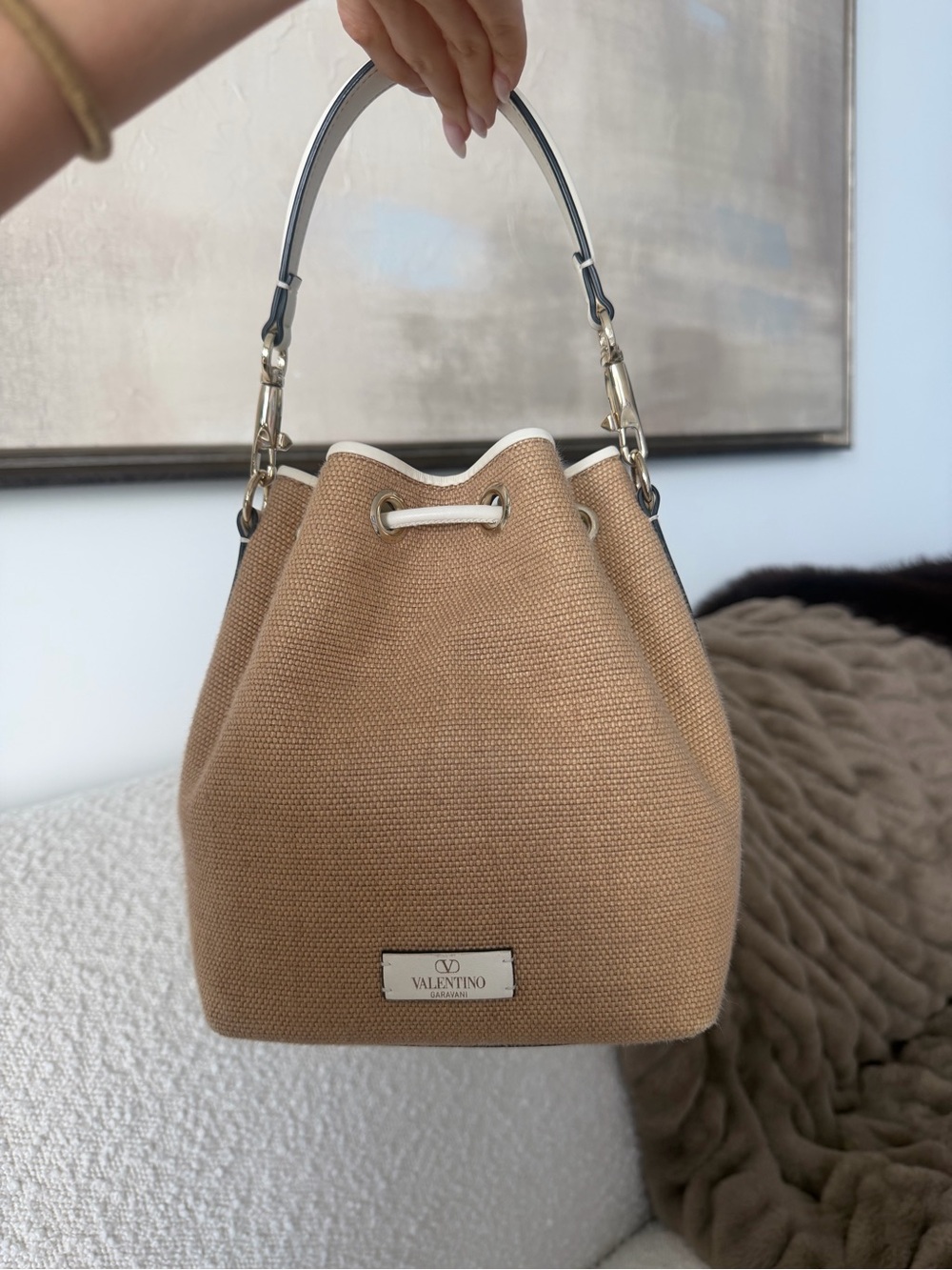 Valentino Garavani Locò Raffia Bucket Bag - Picture 13 of 13